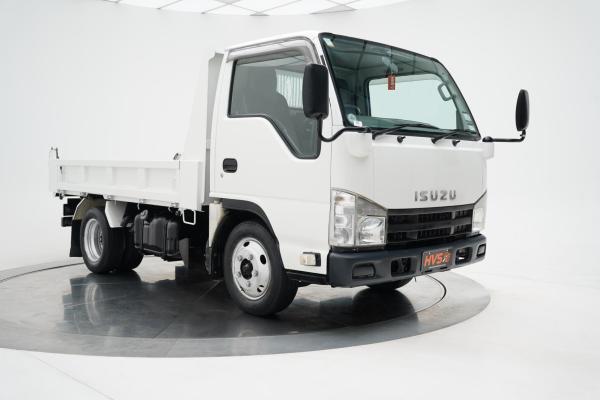 Isuzu Elf 3.0 2 ton Tipper Car License