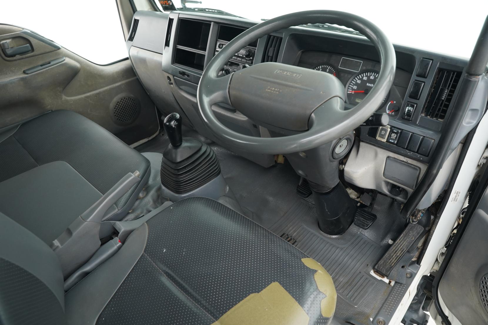 Isuzu Elf 3.0 2 ton Tipper Car License
