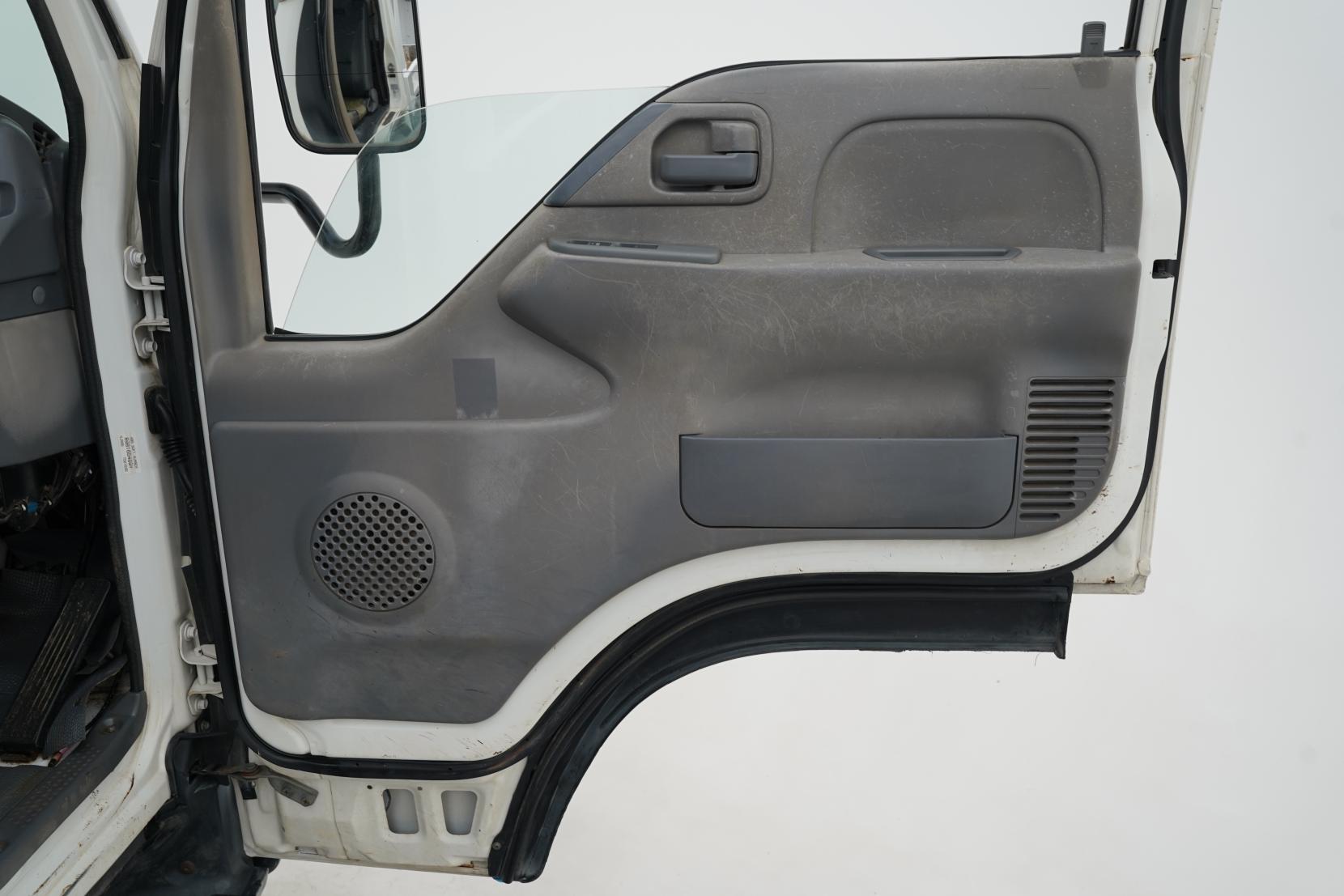 Isuzu Elf 3.0 2 ton Tipper Car License