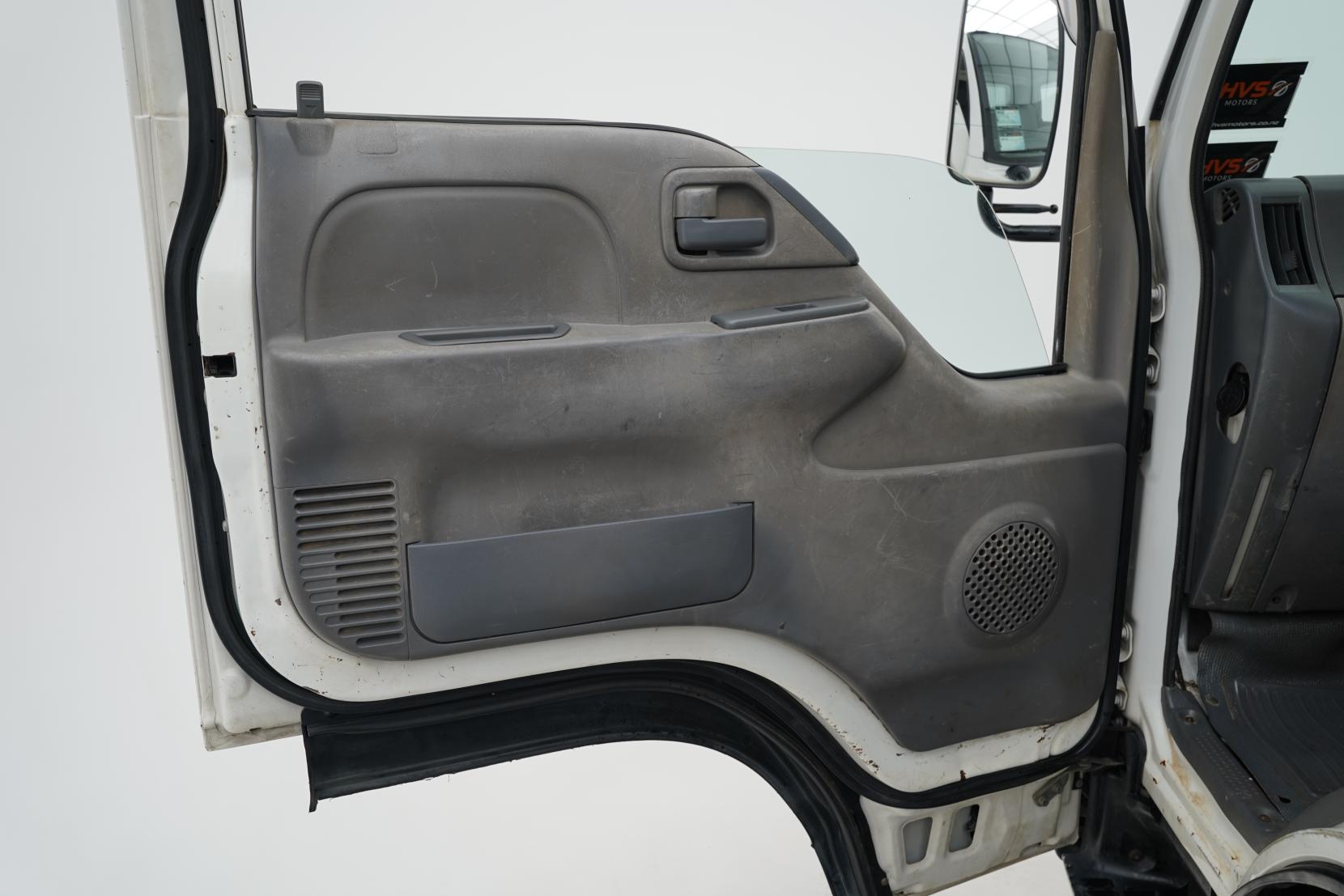 Isuzu Elf 3.0 2 ton Tipper Car License