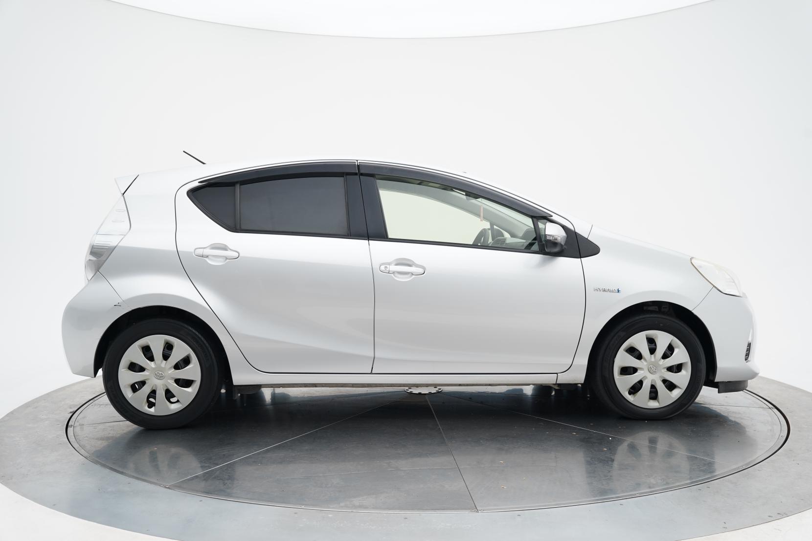 Toyota Aqua 1.5 S Push Start