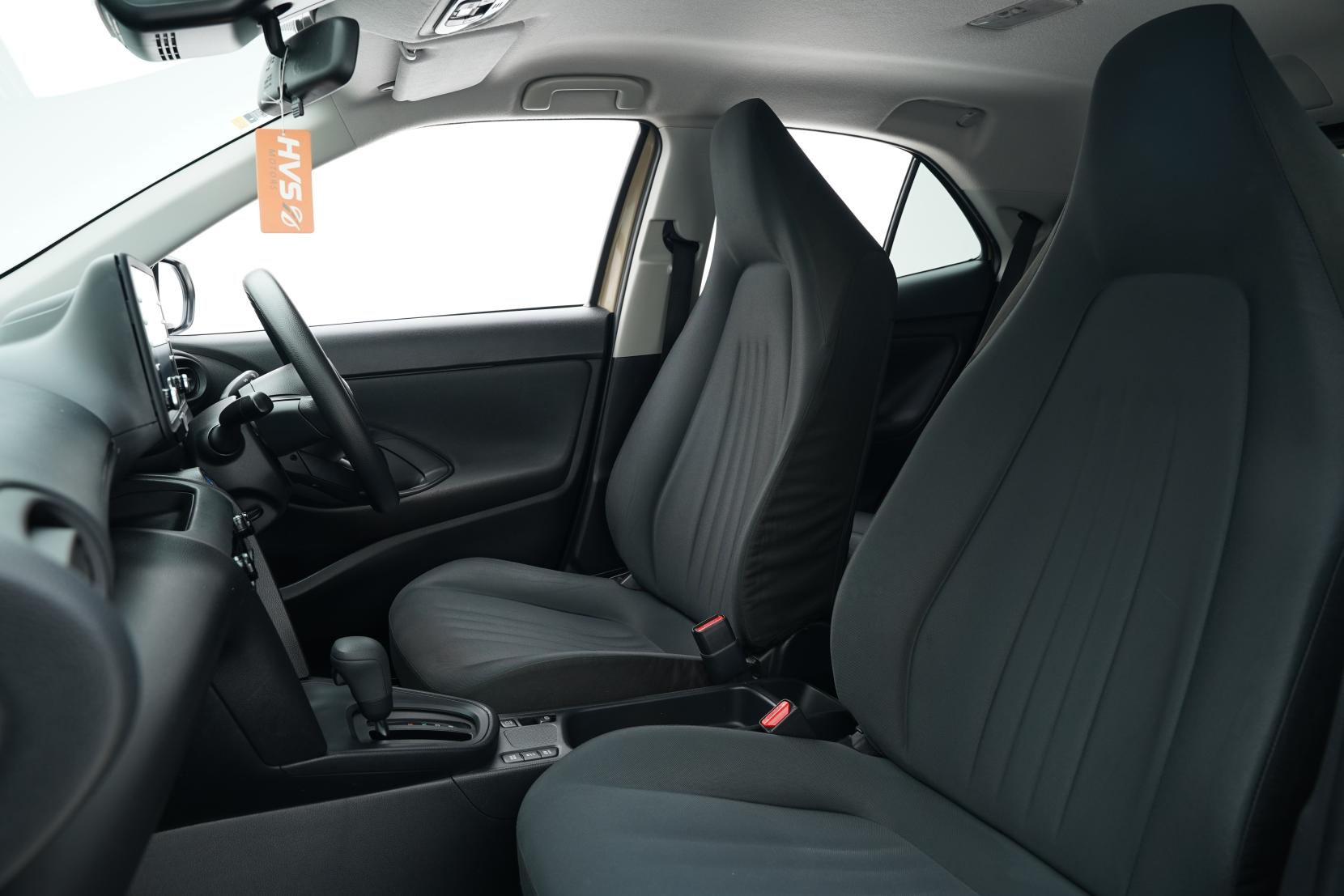 Toyota Yaris HYBRID X
