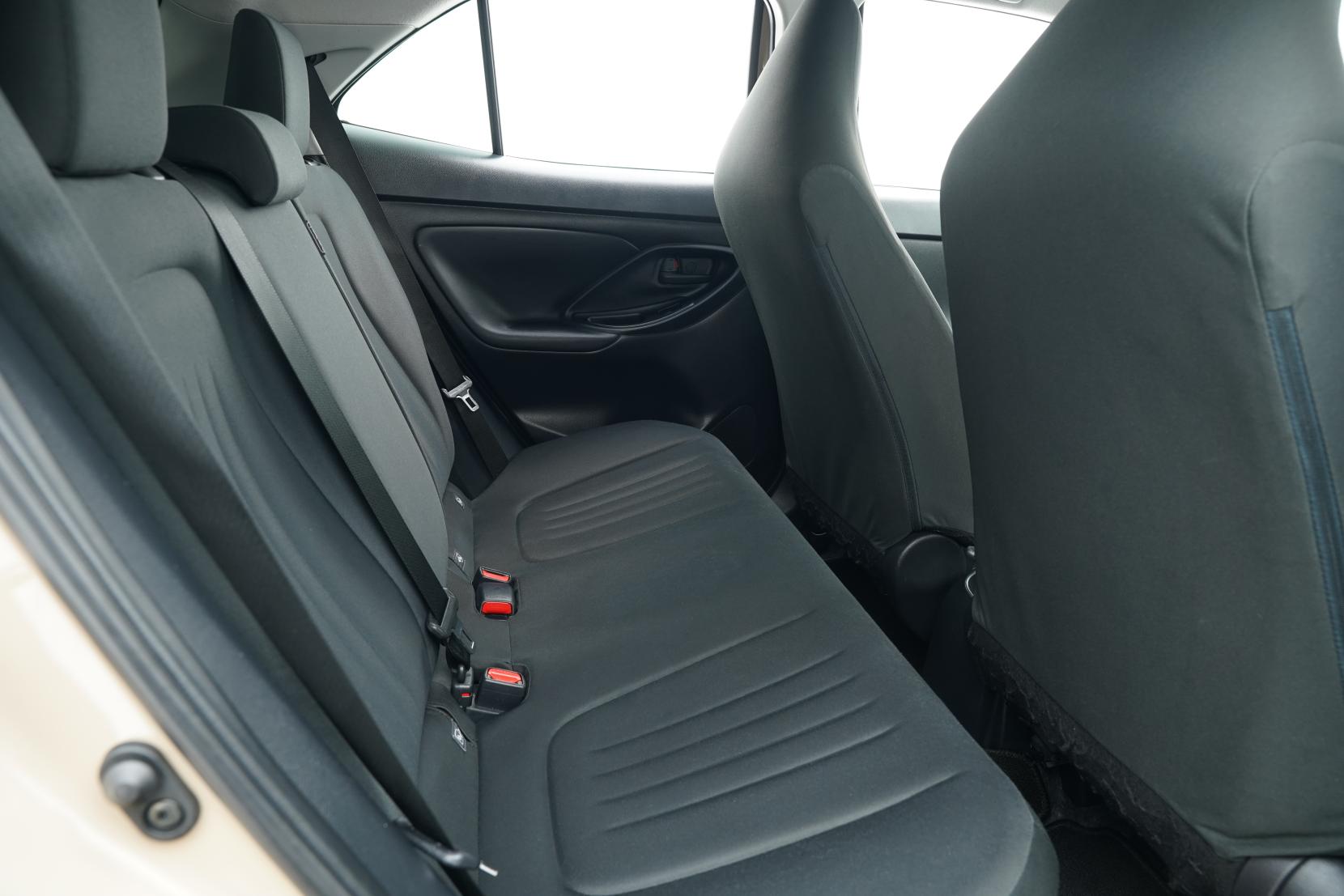 Toyota Yaris HYBRID X