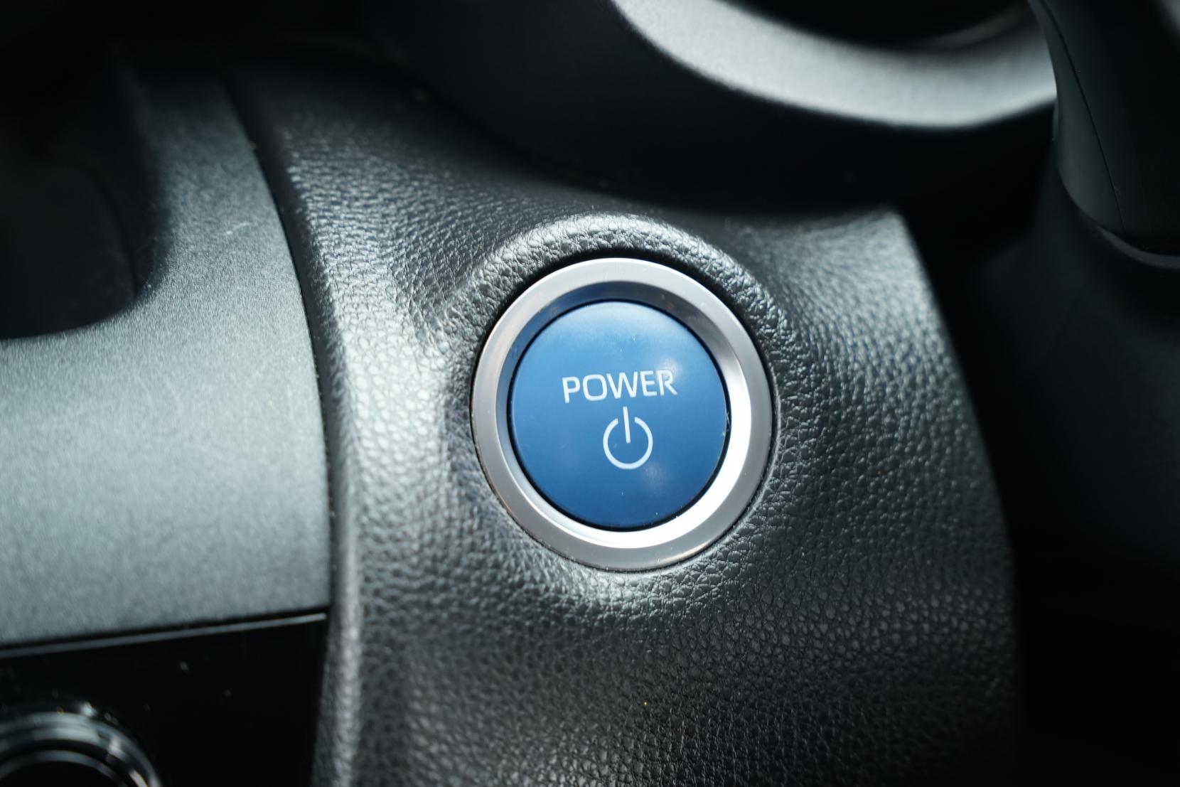 Toyota Yaris HYBRID X