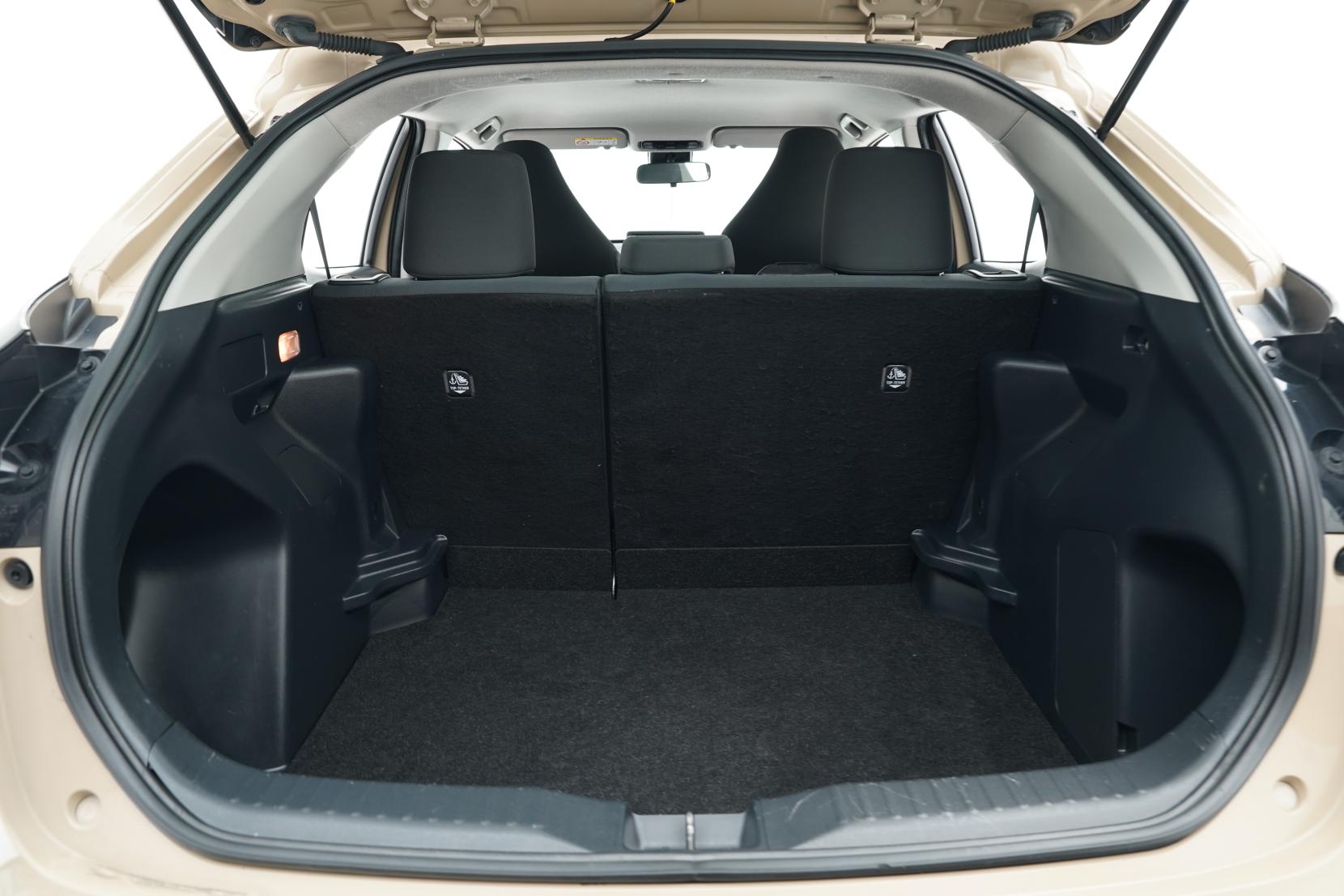 Toyota Yaris HYBRID X