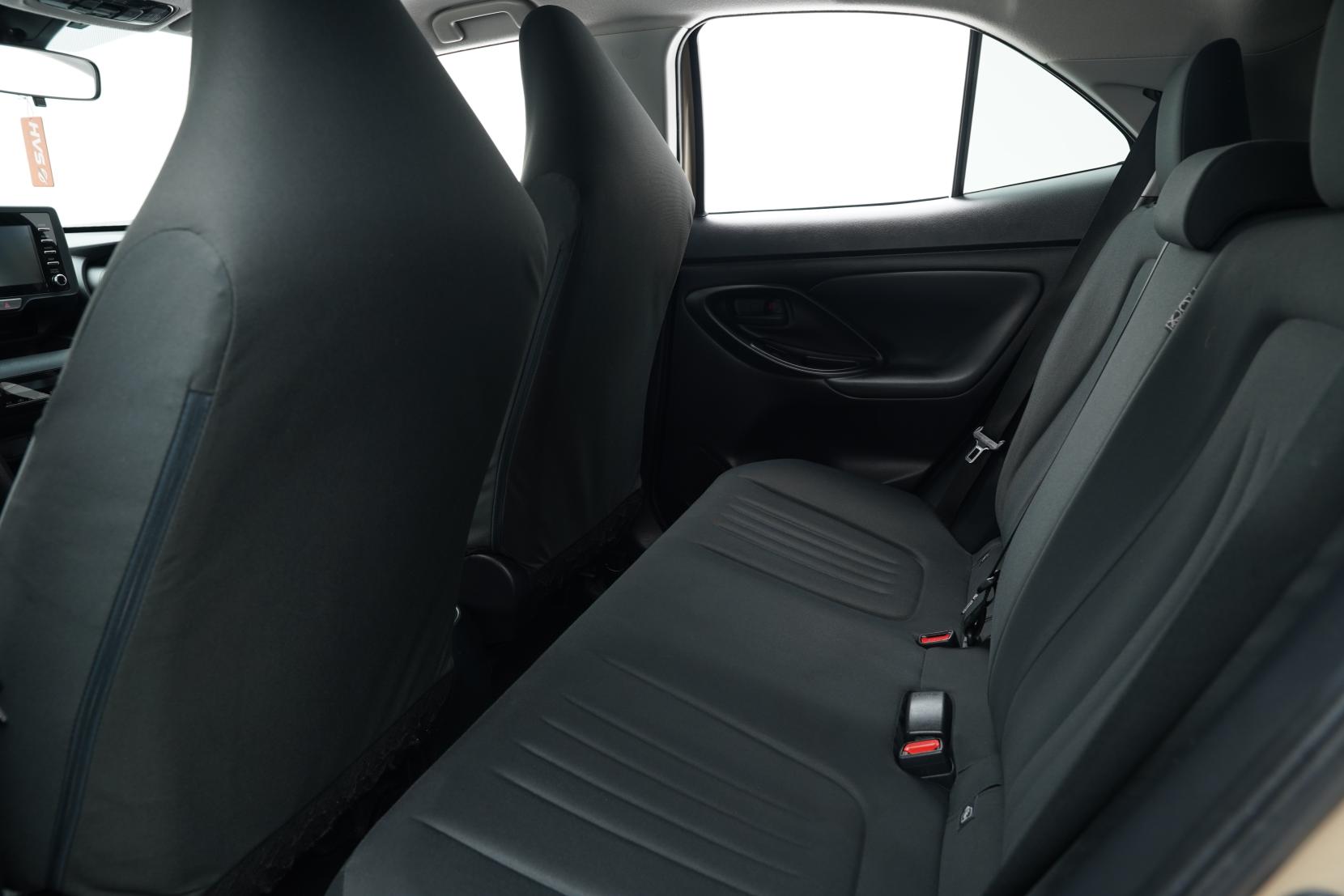 Toyota Yaris HYBRID X