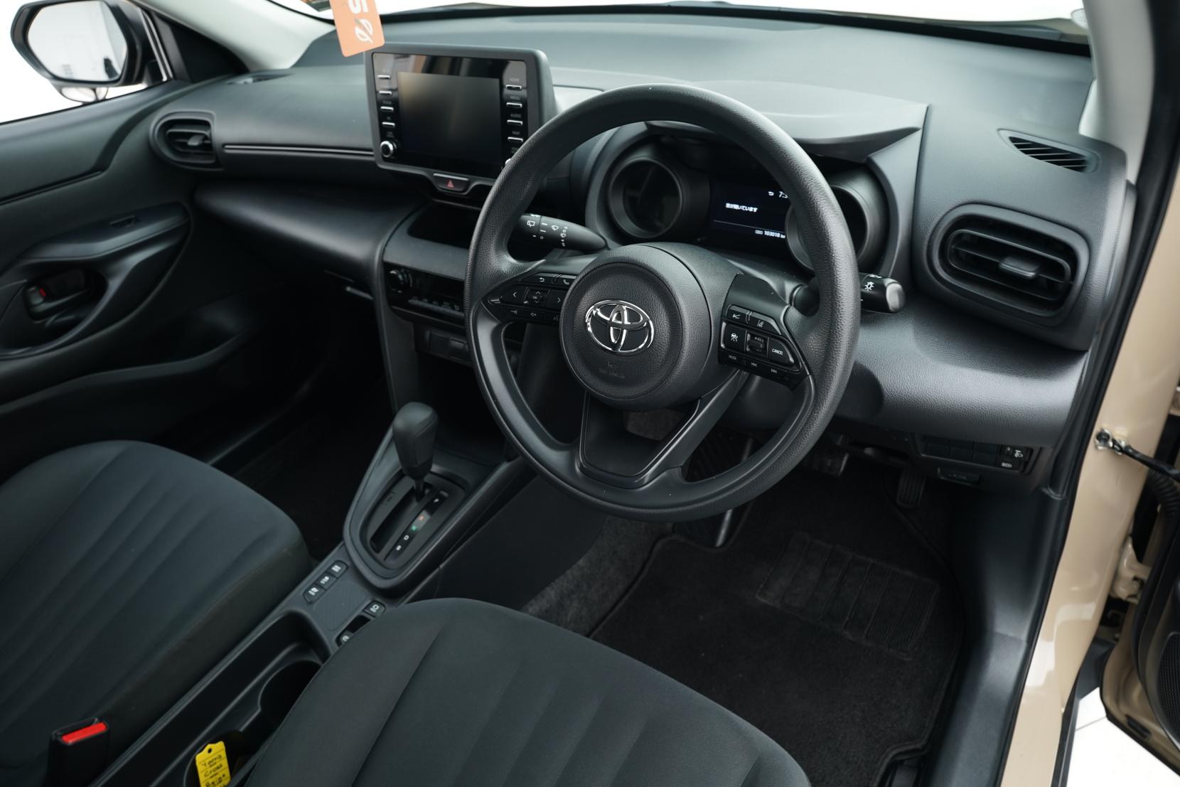 Toyota Yaris HYBRID X