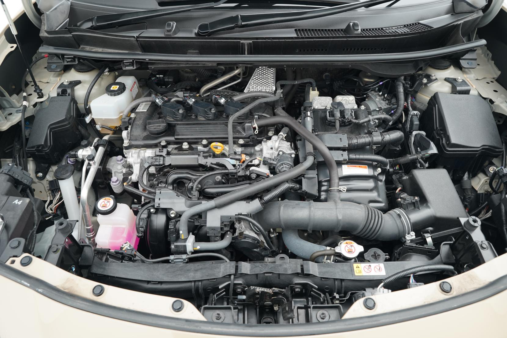 Toyota Yaris HYBRID X