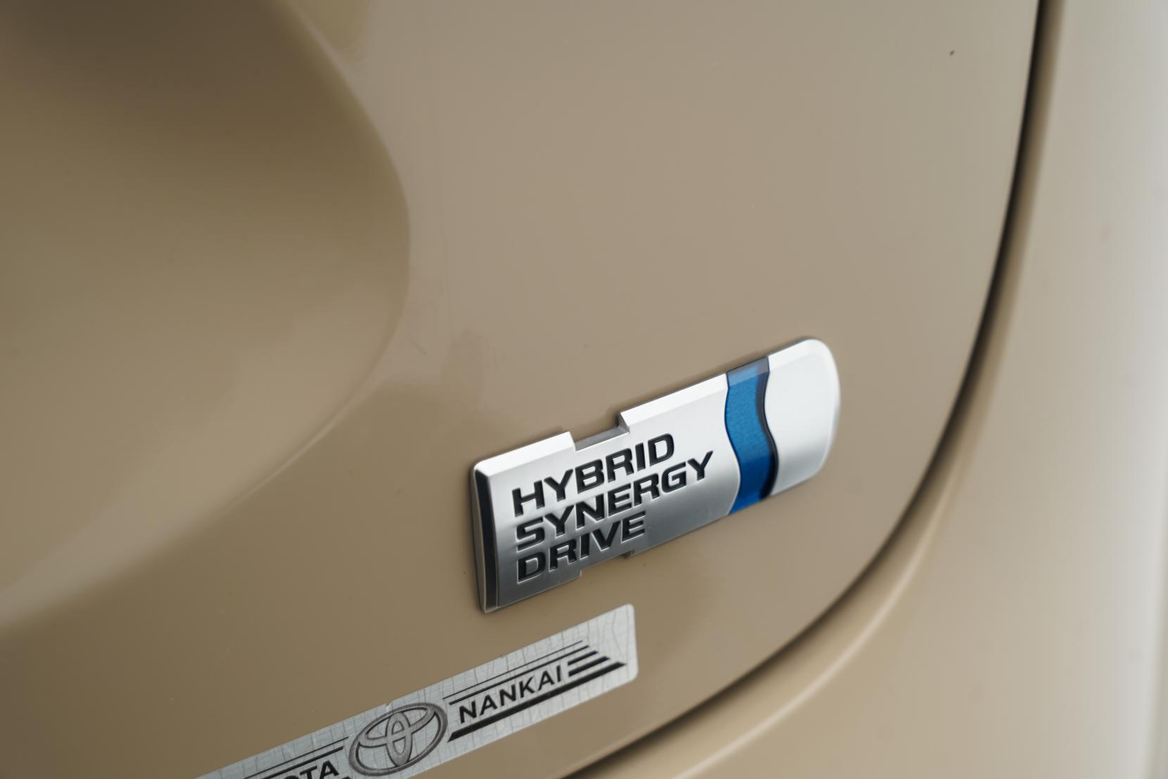 Toyota Yaris HYBRID X