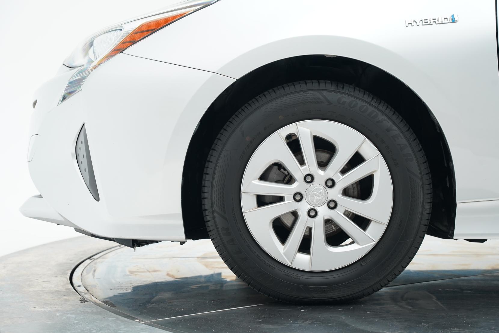 Toyota Prius Hybrid E