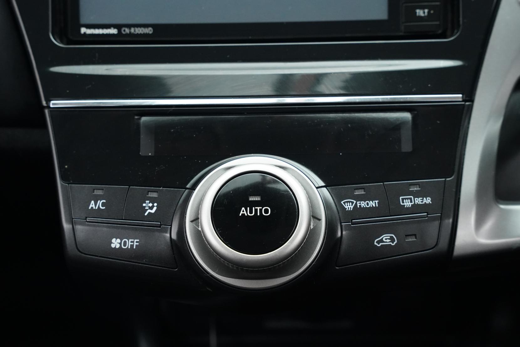 Toyota Prius 1.8 ALPHA S TOURING SELECTION