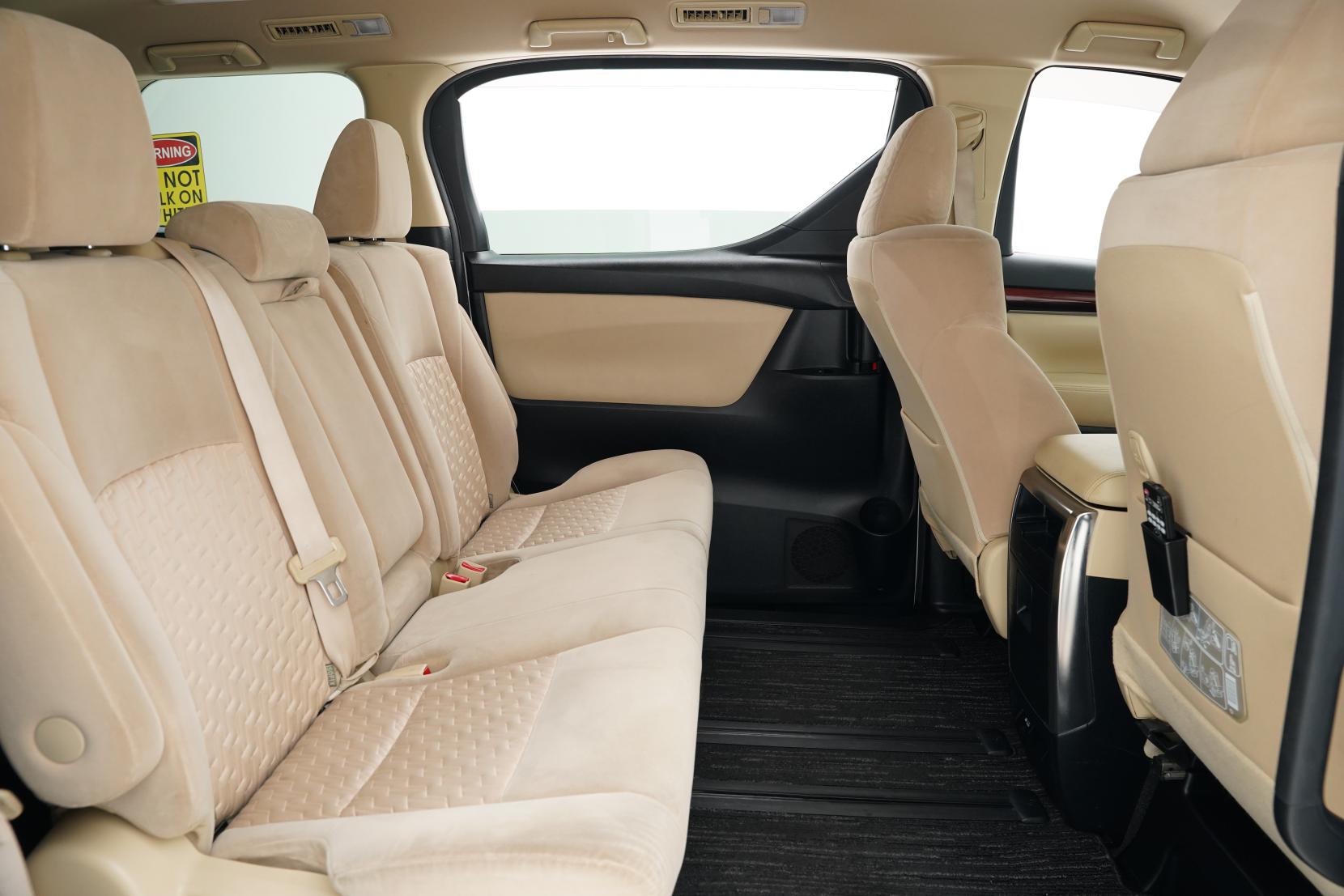 Toyota Alphard 2.5 HYBRID X 4WD