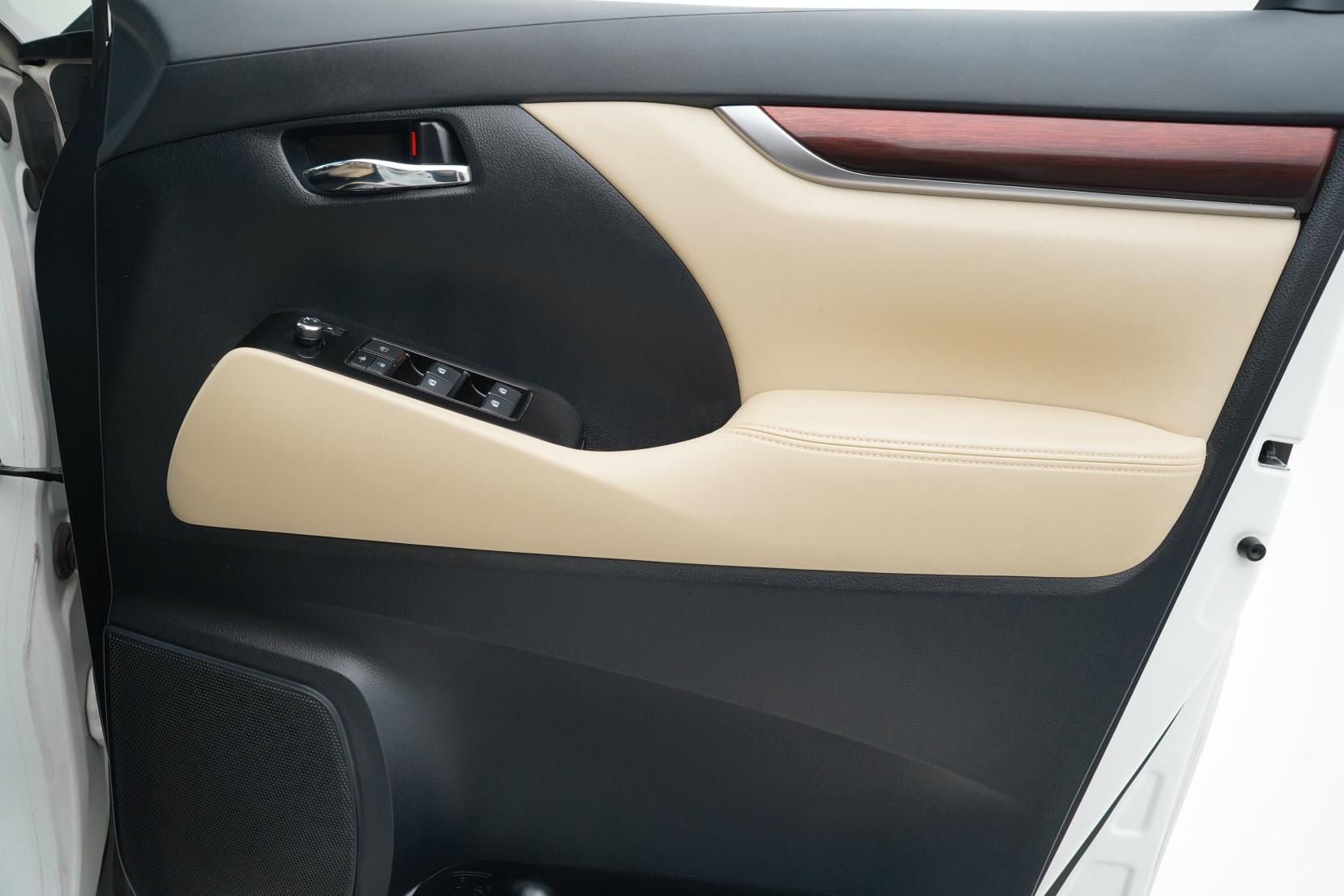 Toyota Alphard 2.5 HYBRID X 4WD