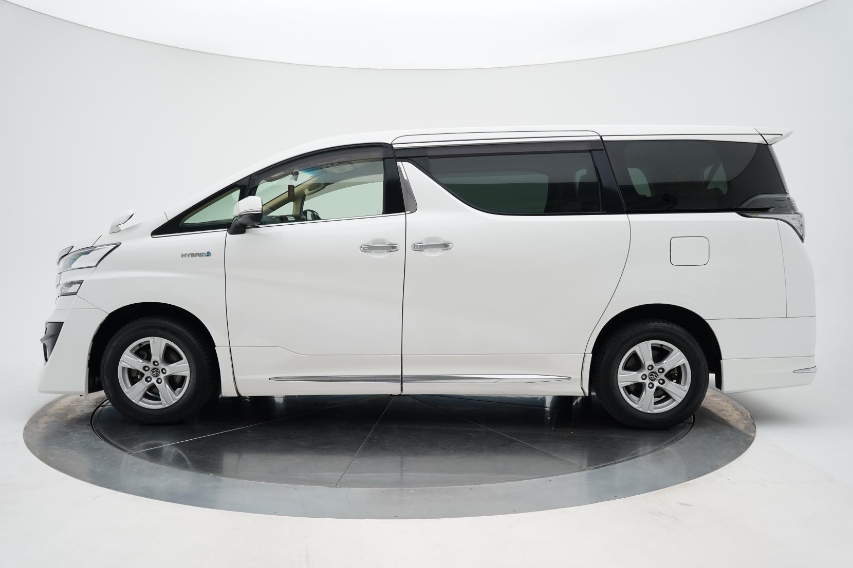 Toyota Alphard 2.5 HYBRID X 4WD