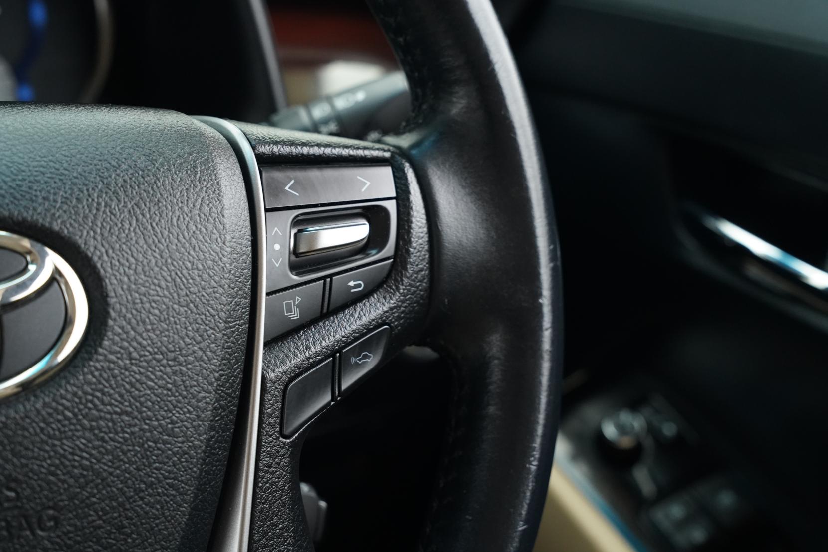 Toyota Alphard 2.5 HYBRID X 4WD