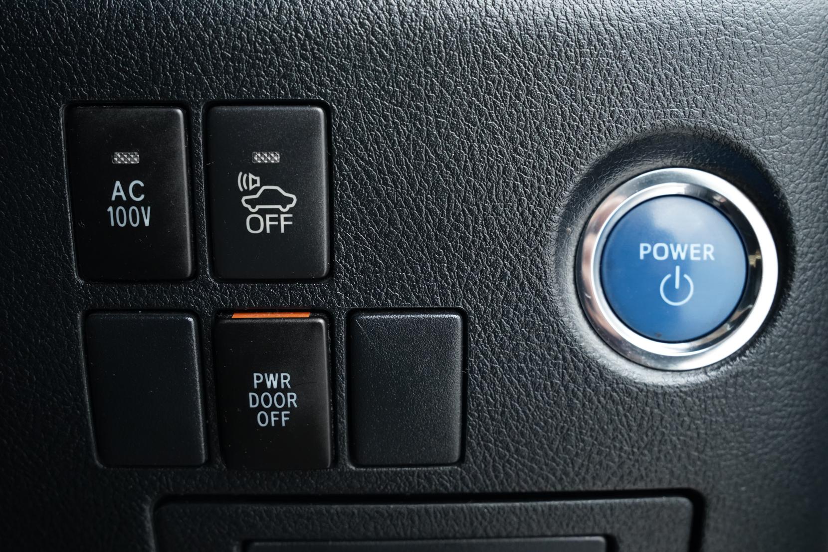 Toyota Alphard 2.5 HYBRID X 4WD