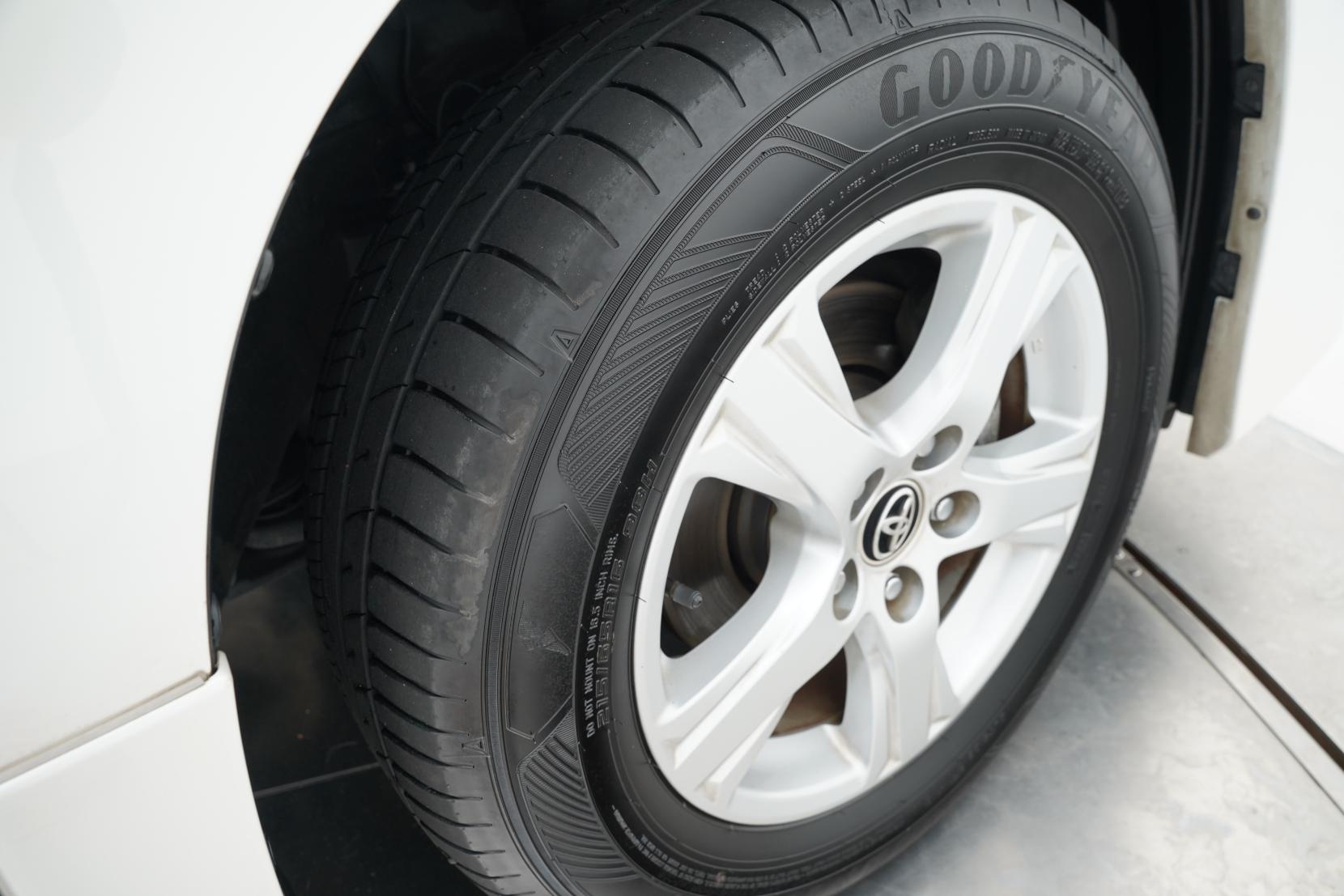 Toyota Alphard 2.5 HYBRID X 4WD