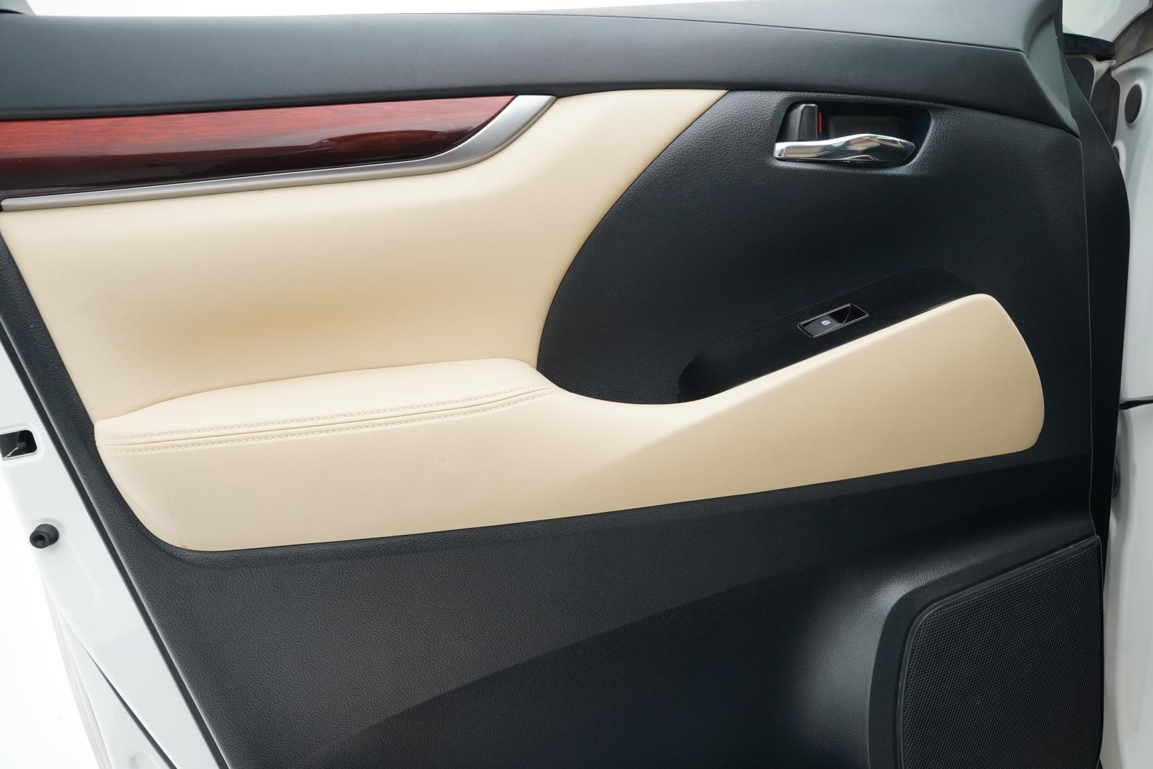 Toyota Alphard 2.5 HYBRID X 4WD