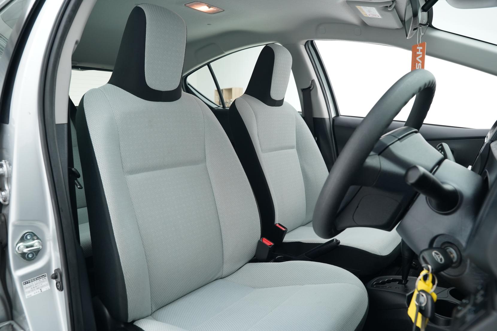 Toyota Aqua 1.5 Hybrid L