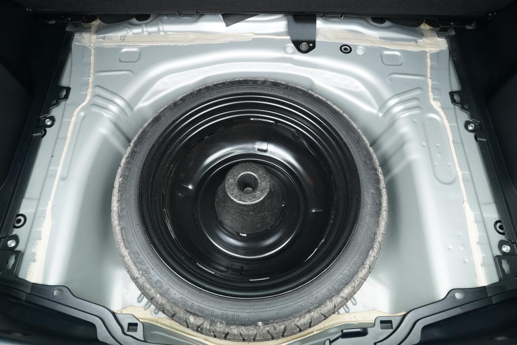 Toyota Aqua 1.5 Hybrid L