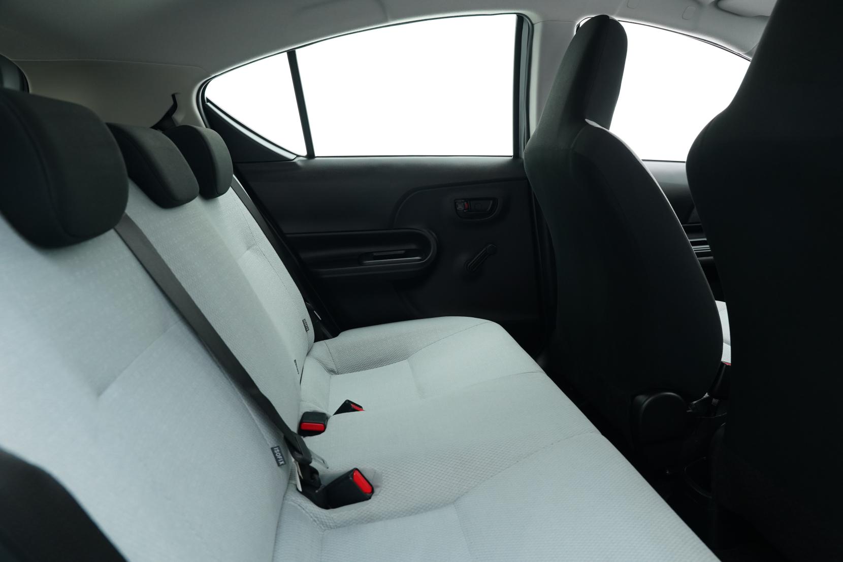 Toyota Aqua 1.5 Hybrid L