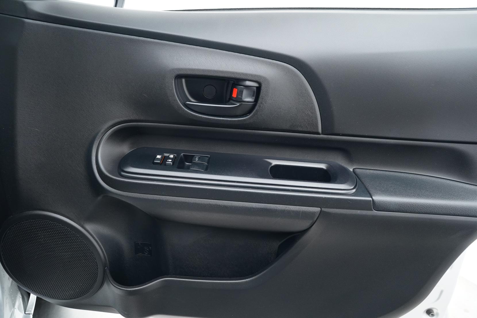 Toyota Aqua 1.5 Hybrid L