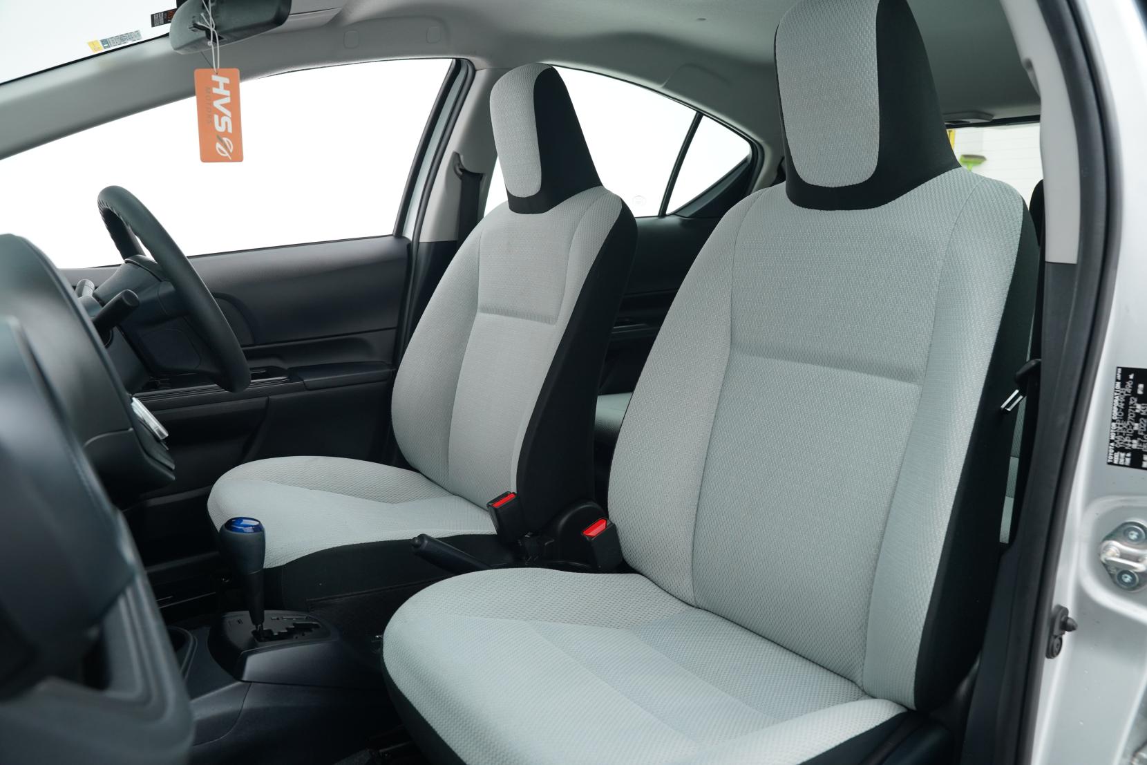 Toyota Aqua 1.5 Hybrid L