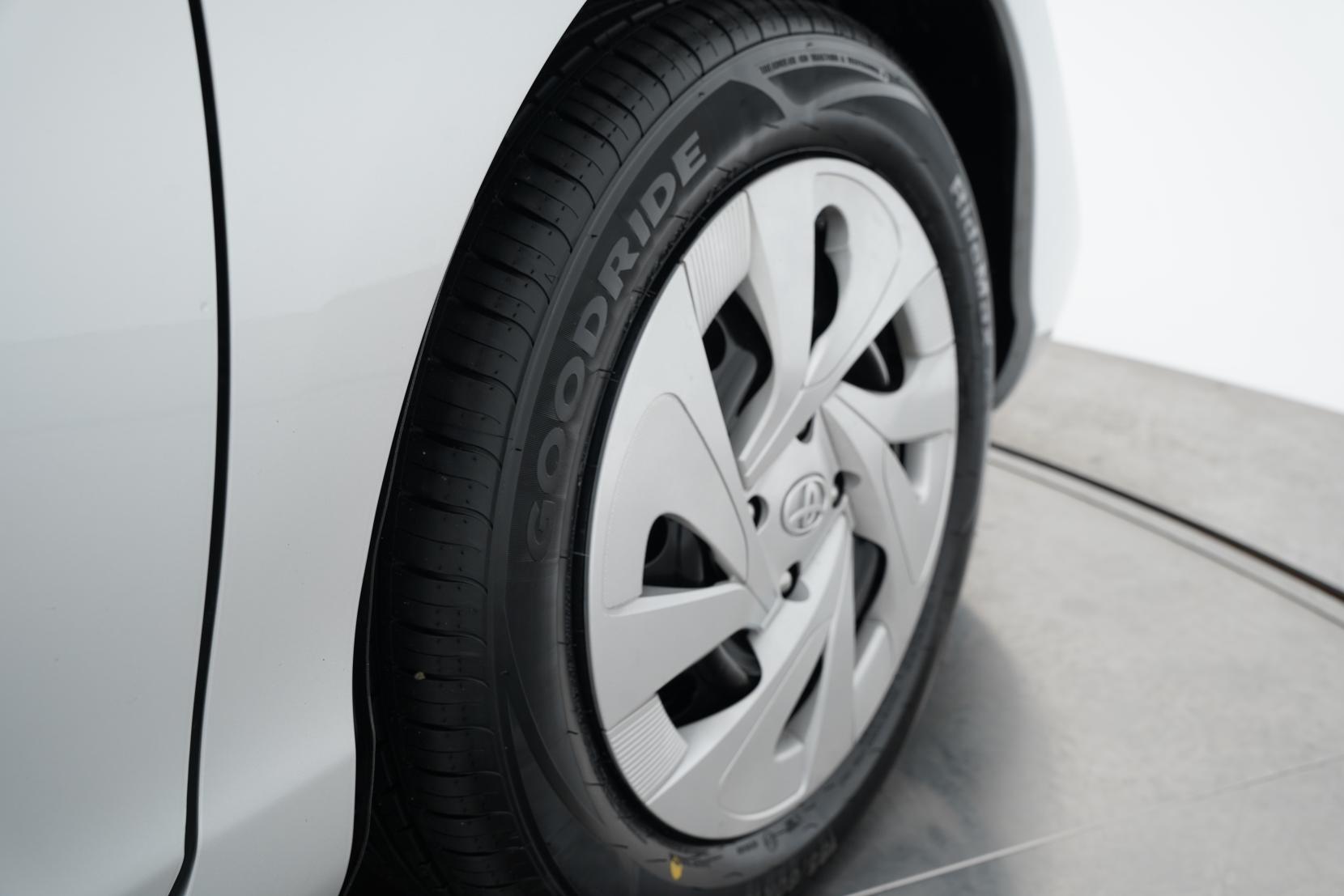 Toyota Aqua 1.5 Hybrid L