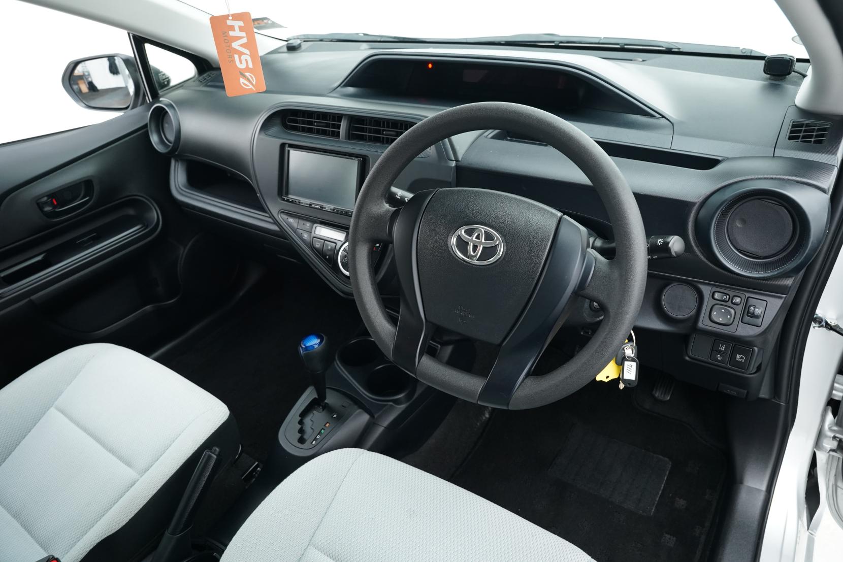 Toyota Aqua 1.5 Hybrid L