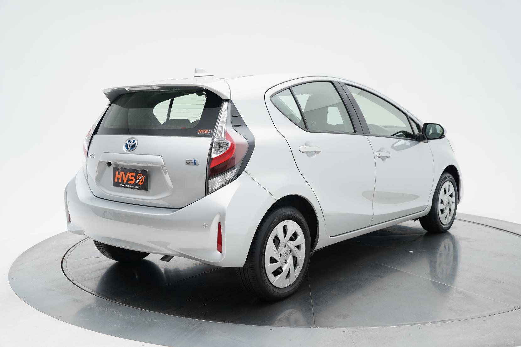 Toyota Aqua 1.5 Hybrid L