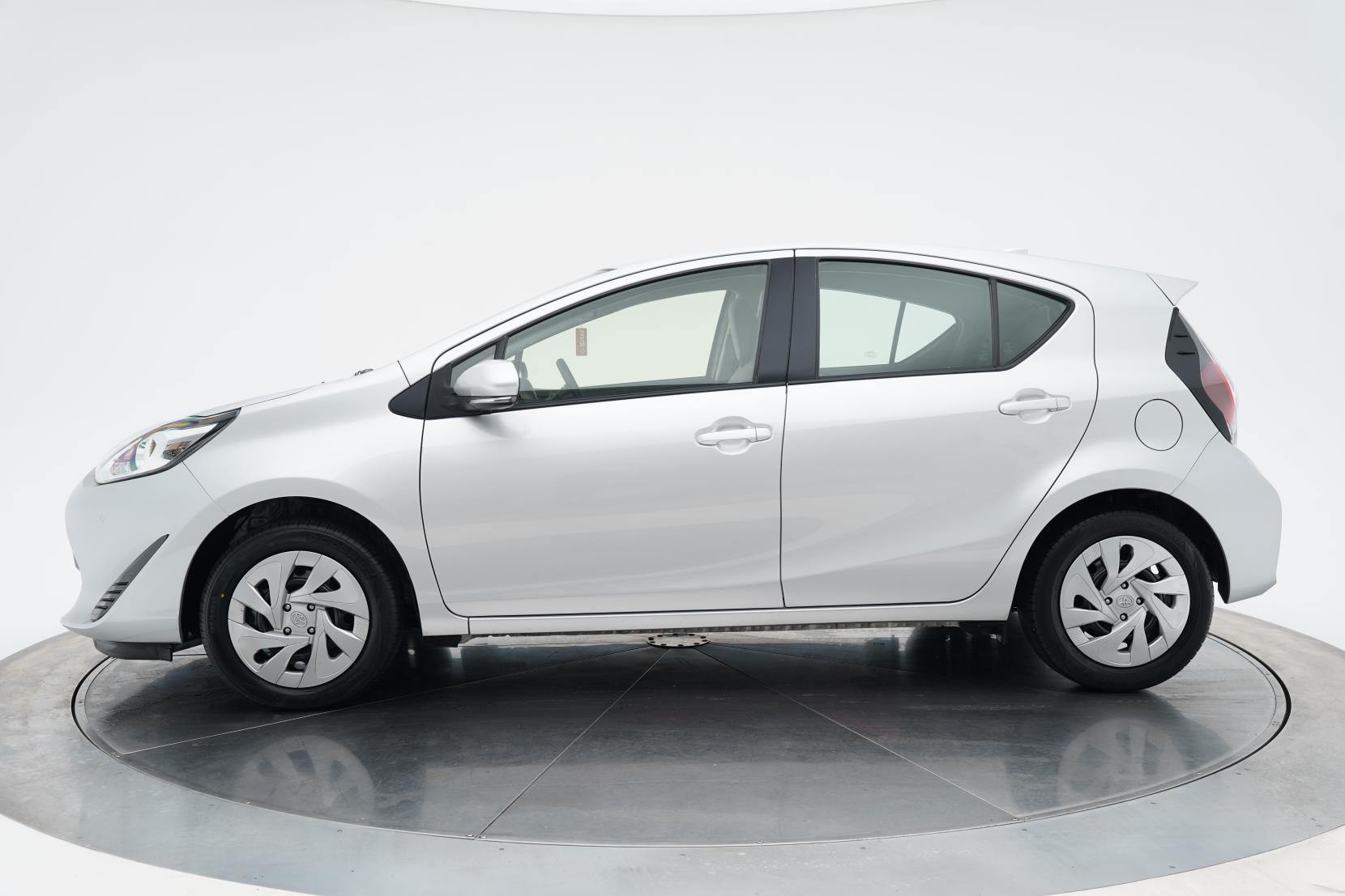 Toyota Aqua 1.5 Hybrid L