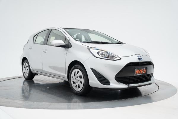 Toyota Aqua 1.5 Hybrid L