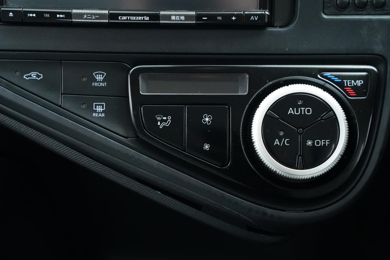 Toyota Aqua 1.5 Hybrid L