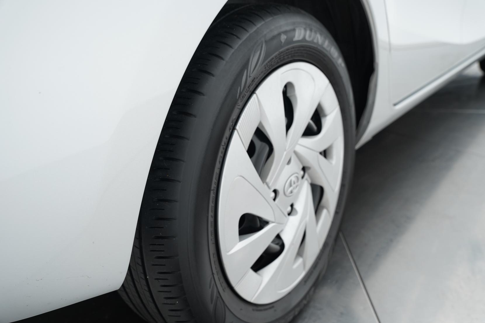 Toyota Aqua 1.5 Hybrid L