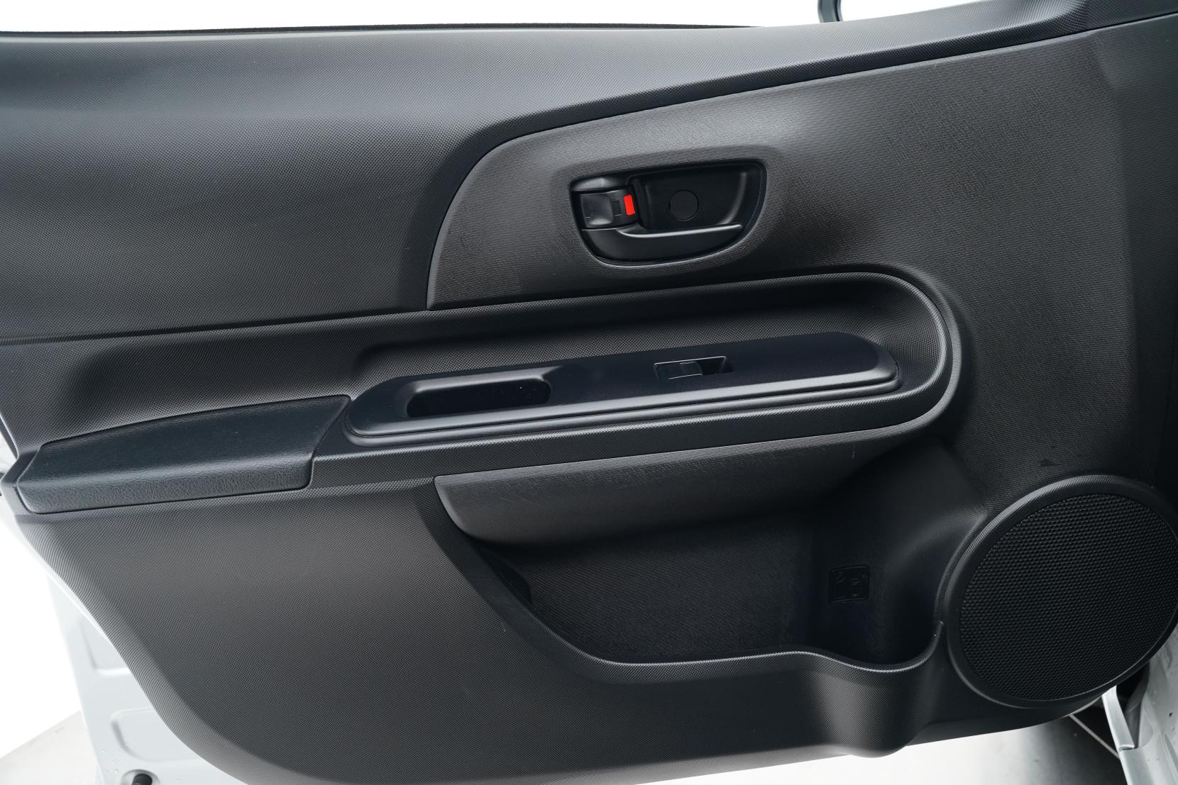 Toyota Aqua 1.5 Hybrid L