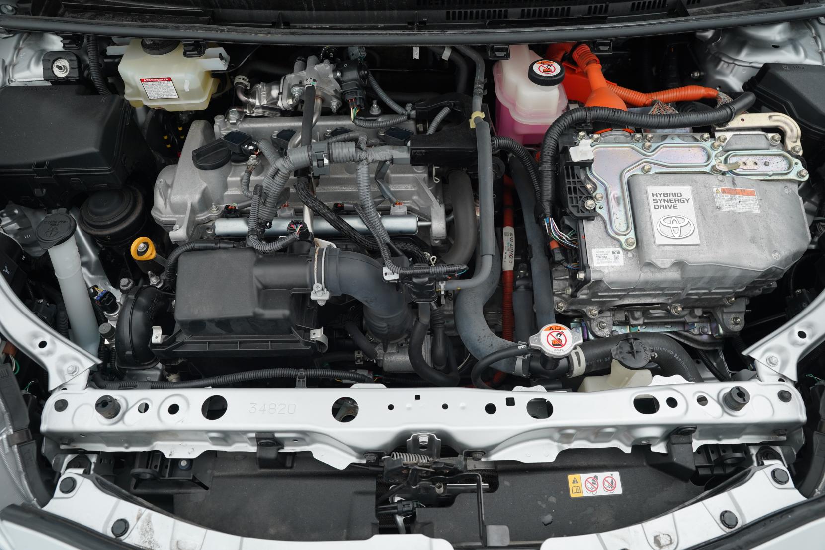 Toyota Aqua 1.5 Hybrid L