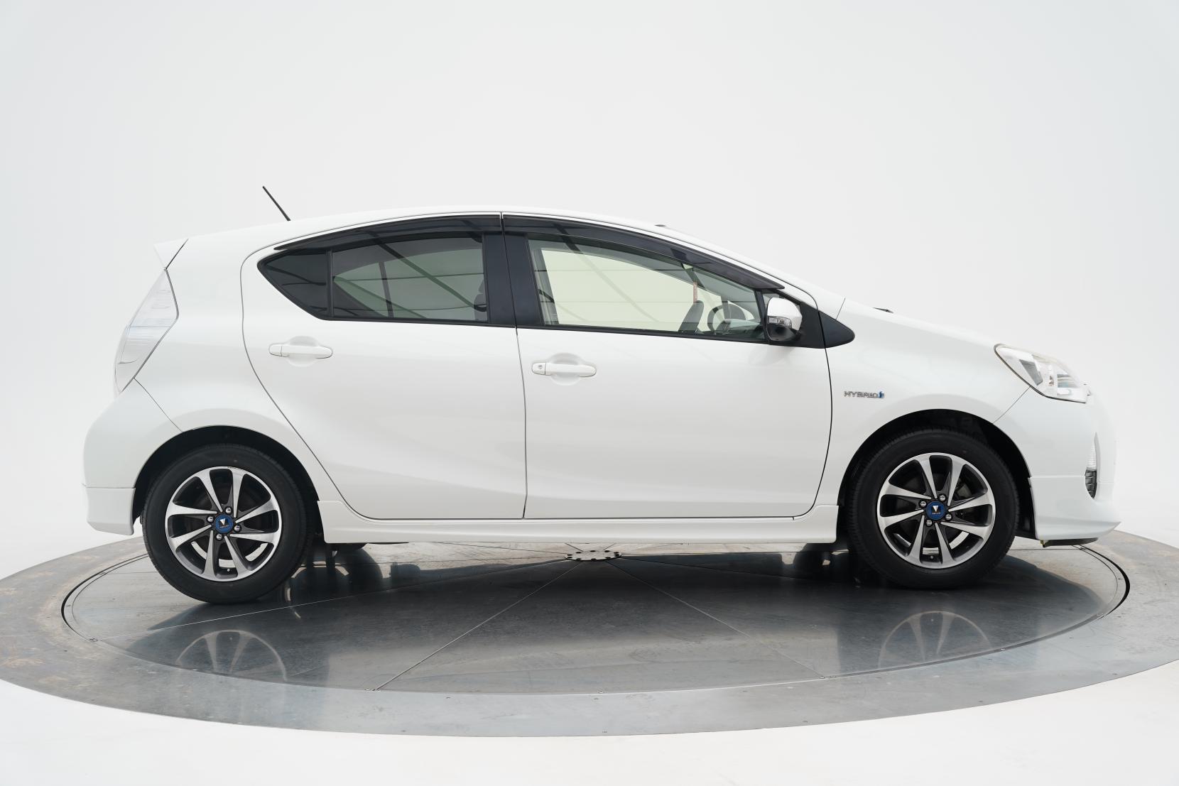 Toyota Aqua 1.5 S Push Start