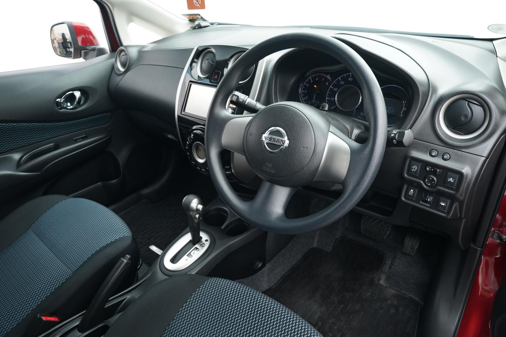 Nissan Note (2004–present) X