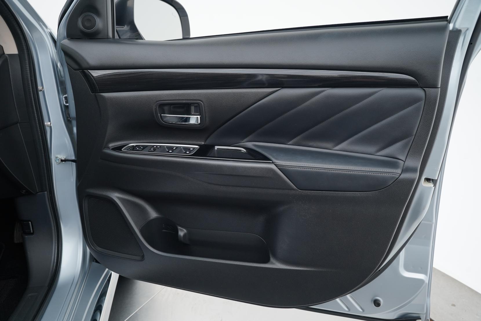 Mitsubishi Outlander 2.4 PHEV 4WD G