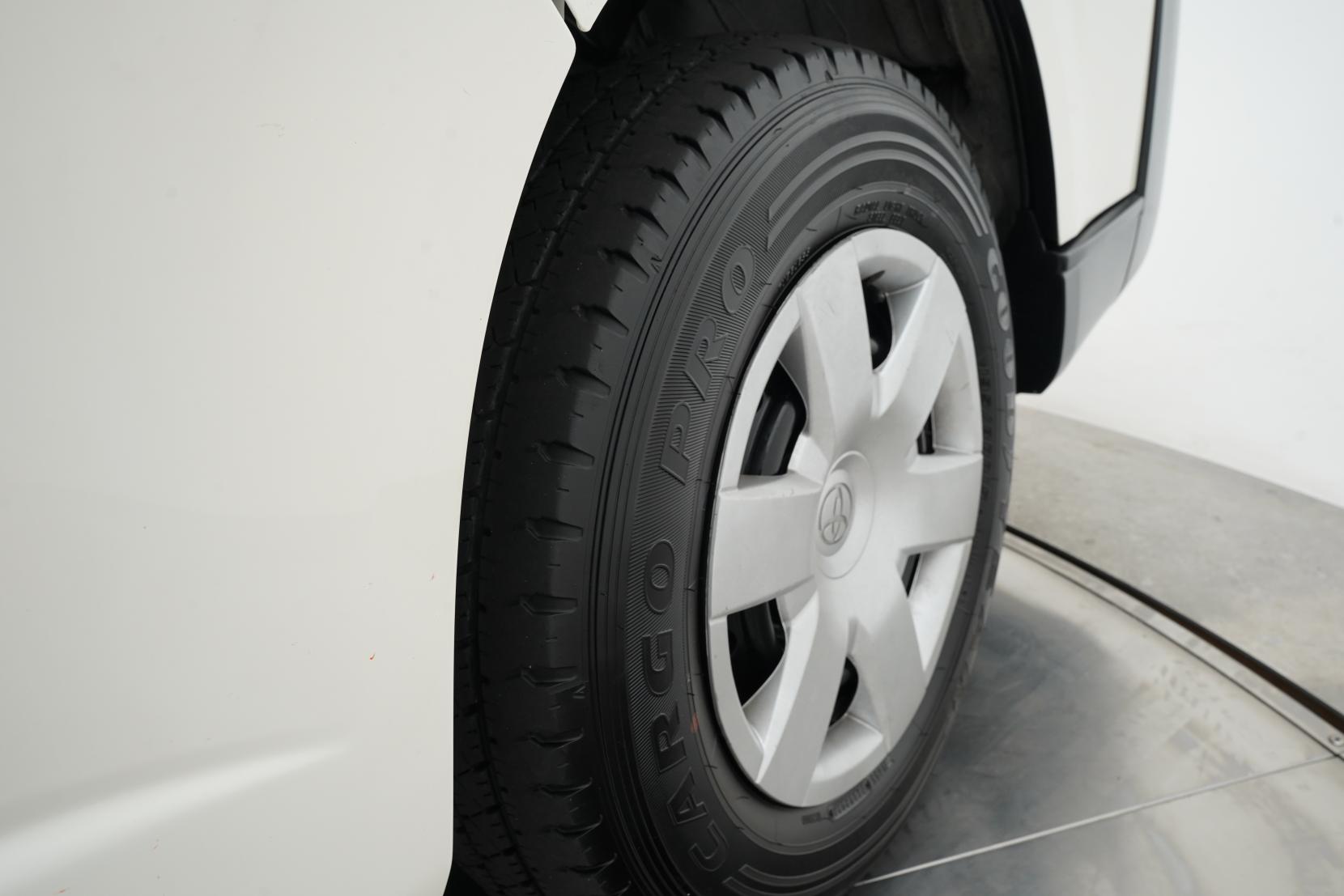 Toyota Hiace 2.0 DX 2.0L 5 Door