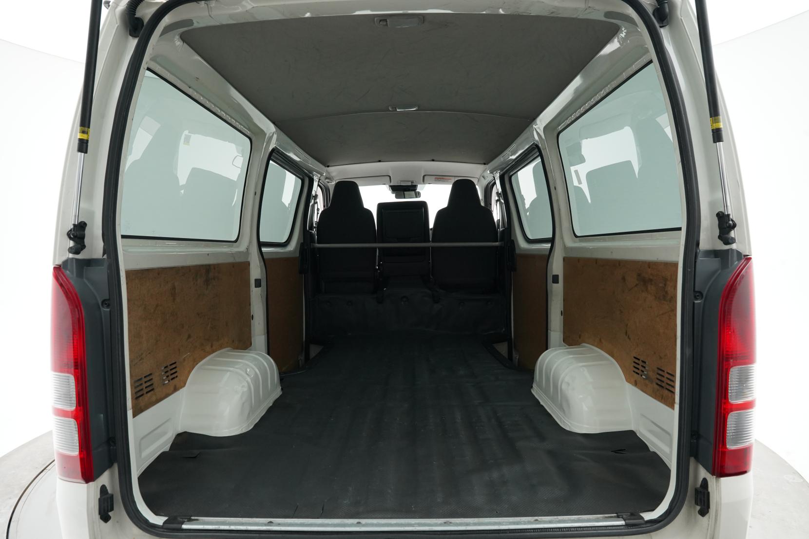 Toyota Hiace 2.0 DX 2.0L 5 Door