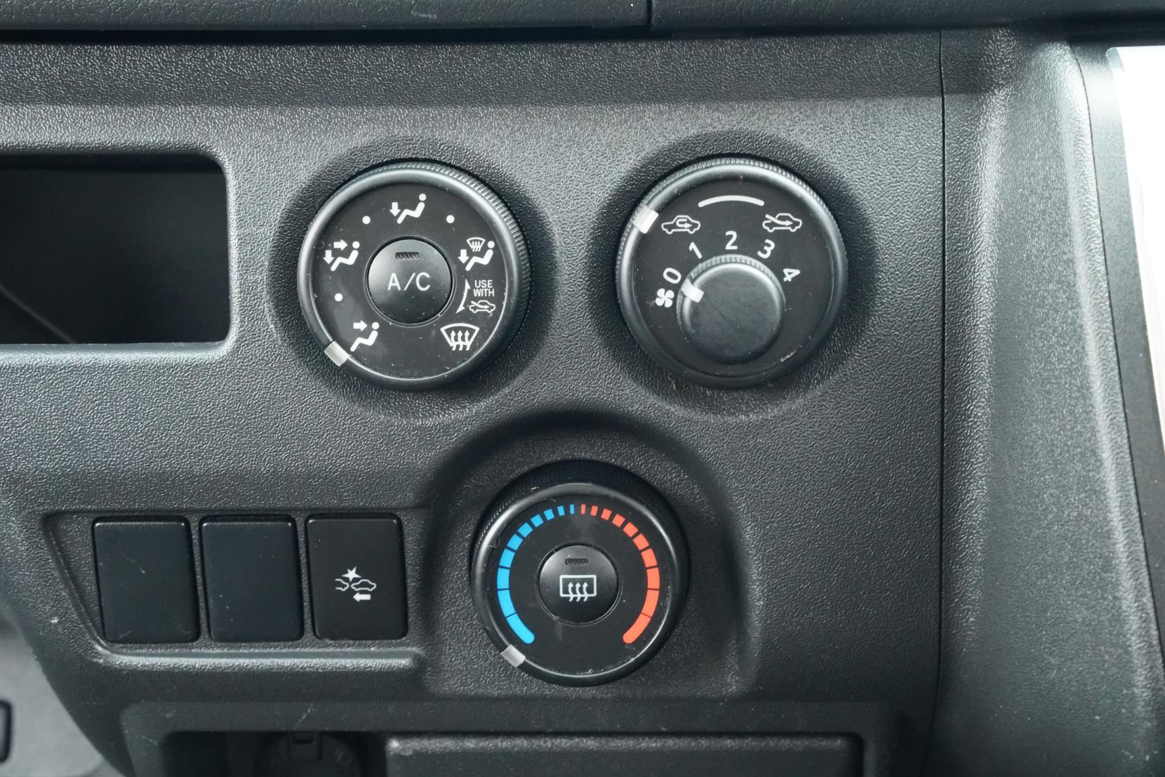 Toyota Hiace 2.0 DX 2.0L 5 Door