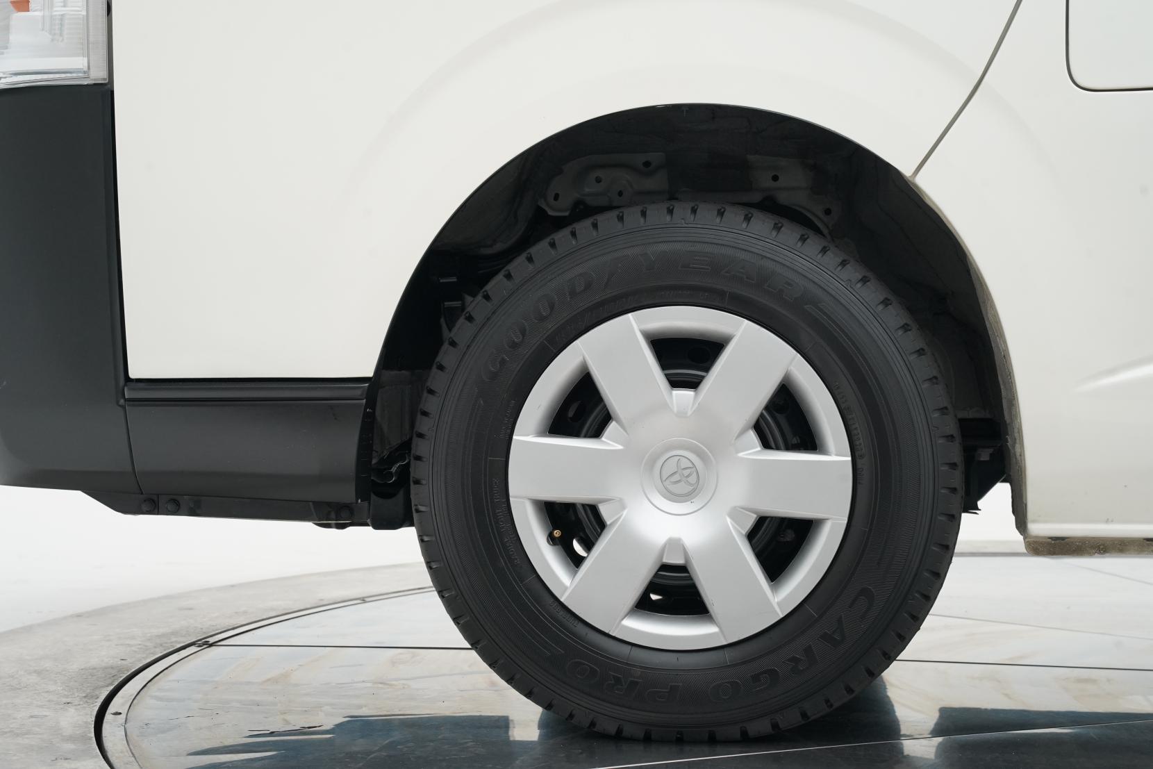 Toyota Hiace 2.0 DX 2.0L 5 Door