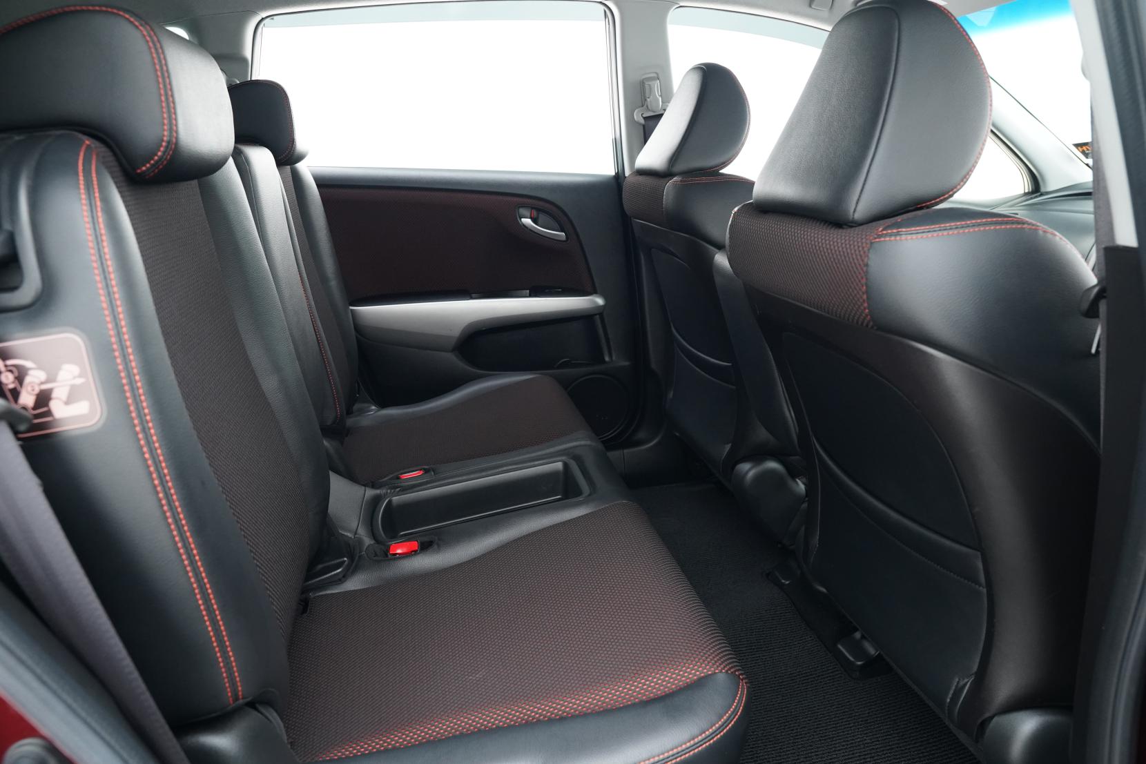Honda Stream 2.0 RSZ 6 Seater