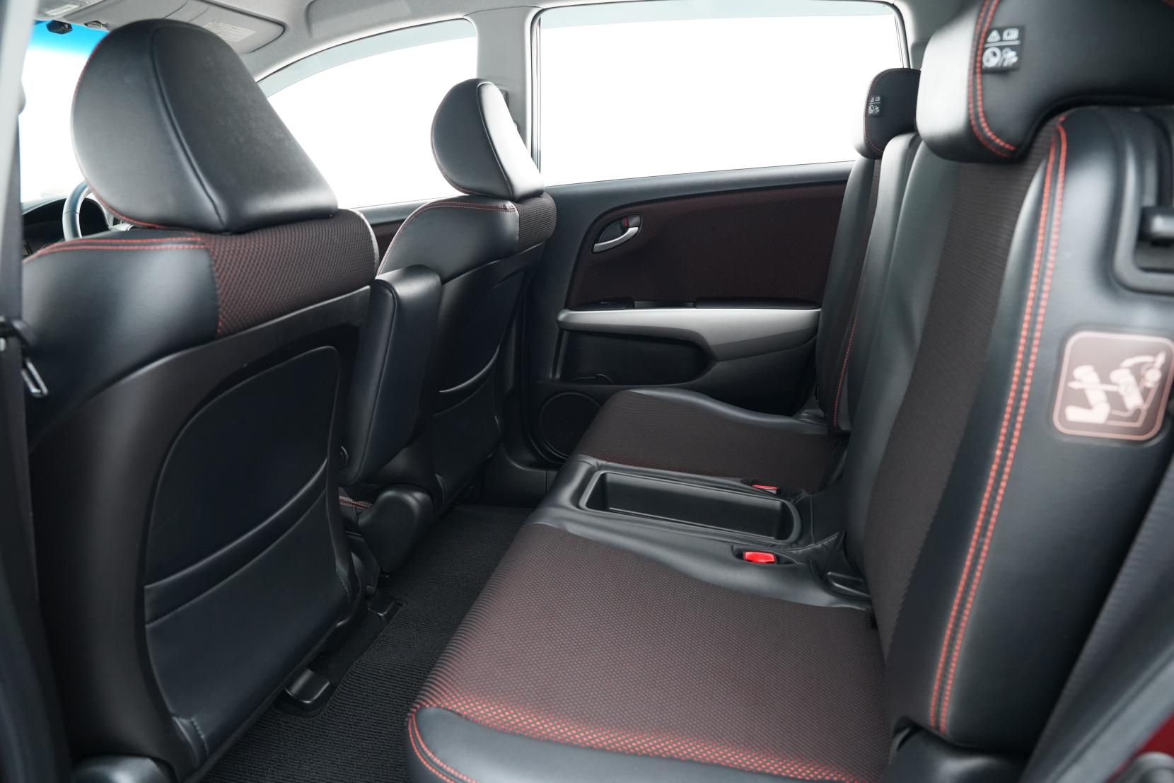 Honda Stream 2.0 RSZ 6 Seater