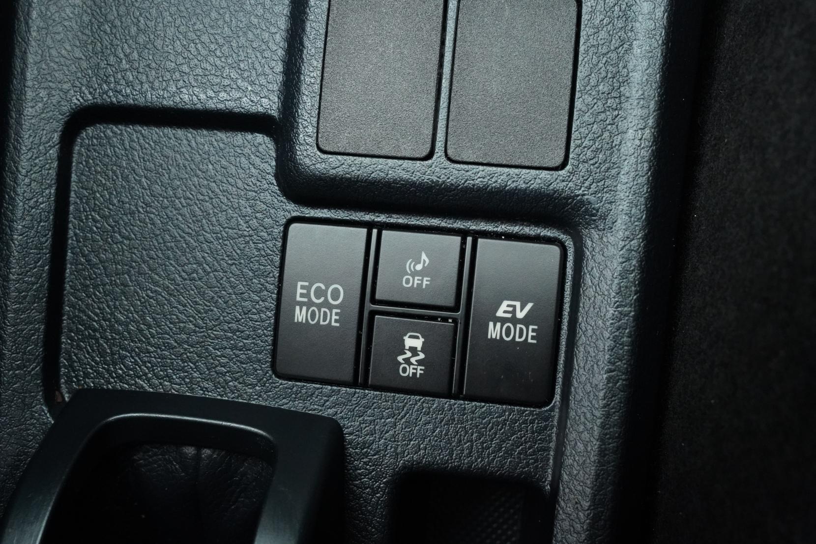 Toyota Corolla 1.5 Fielder Hybrid Facelift 8SRS