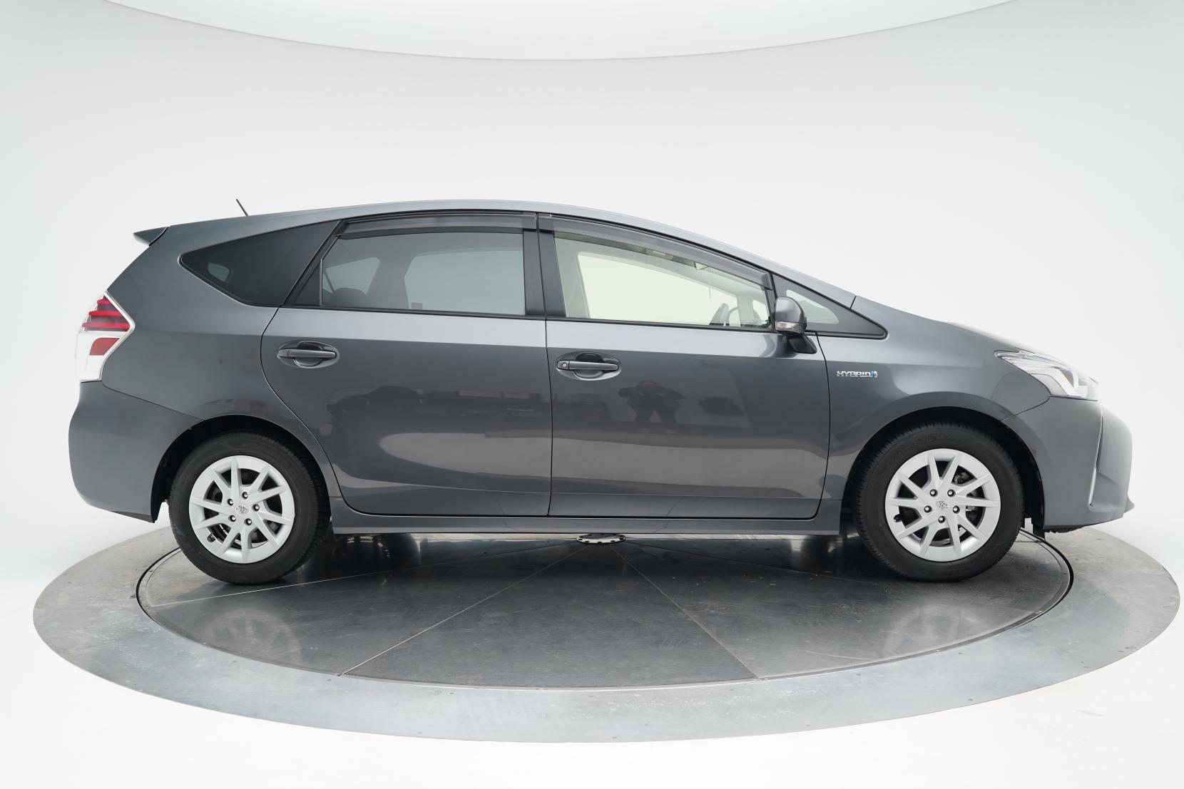 Toyota Prius Alpha G 7 Seater