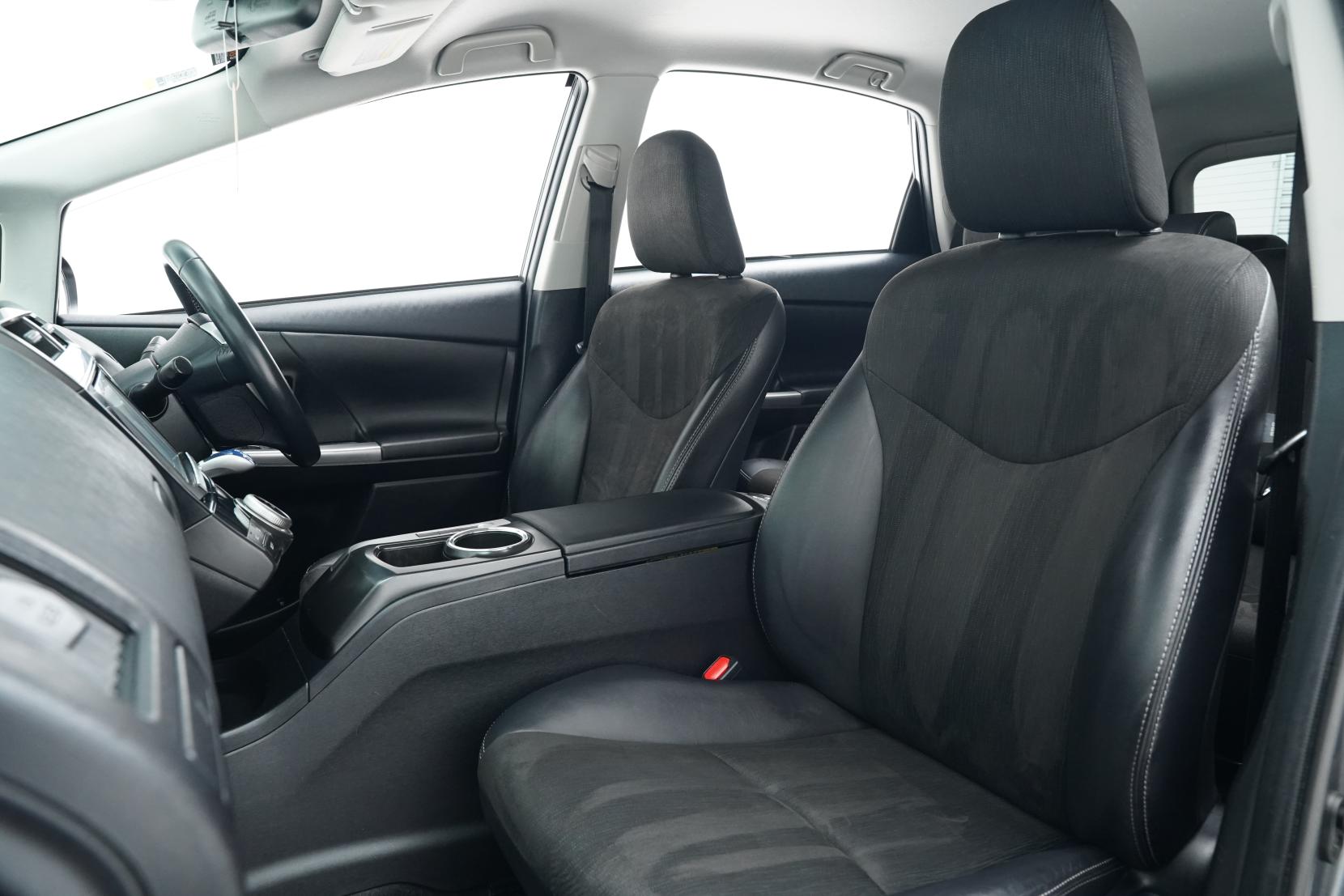 Toyota Prius Alpha G 7 Seater