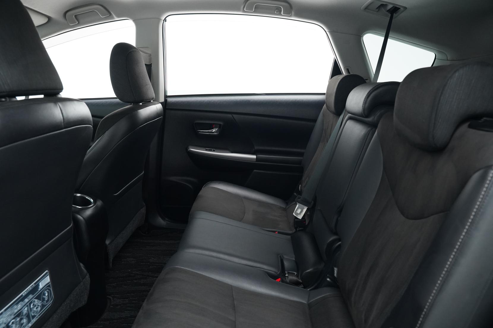 Toyota Prius Alpha G 7 Seater