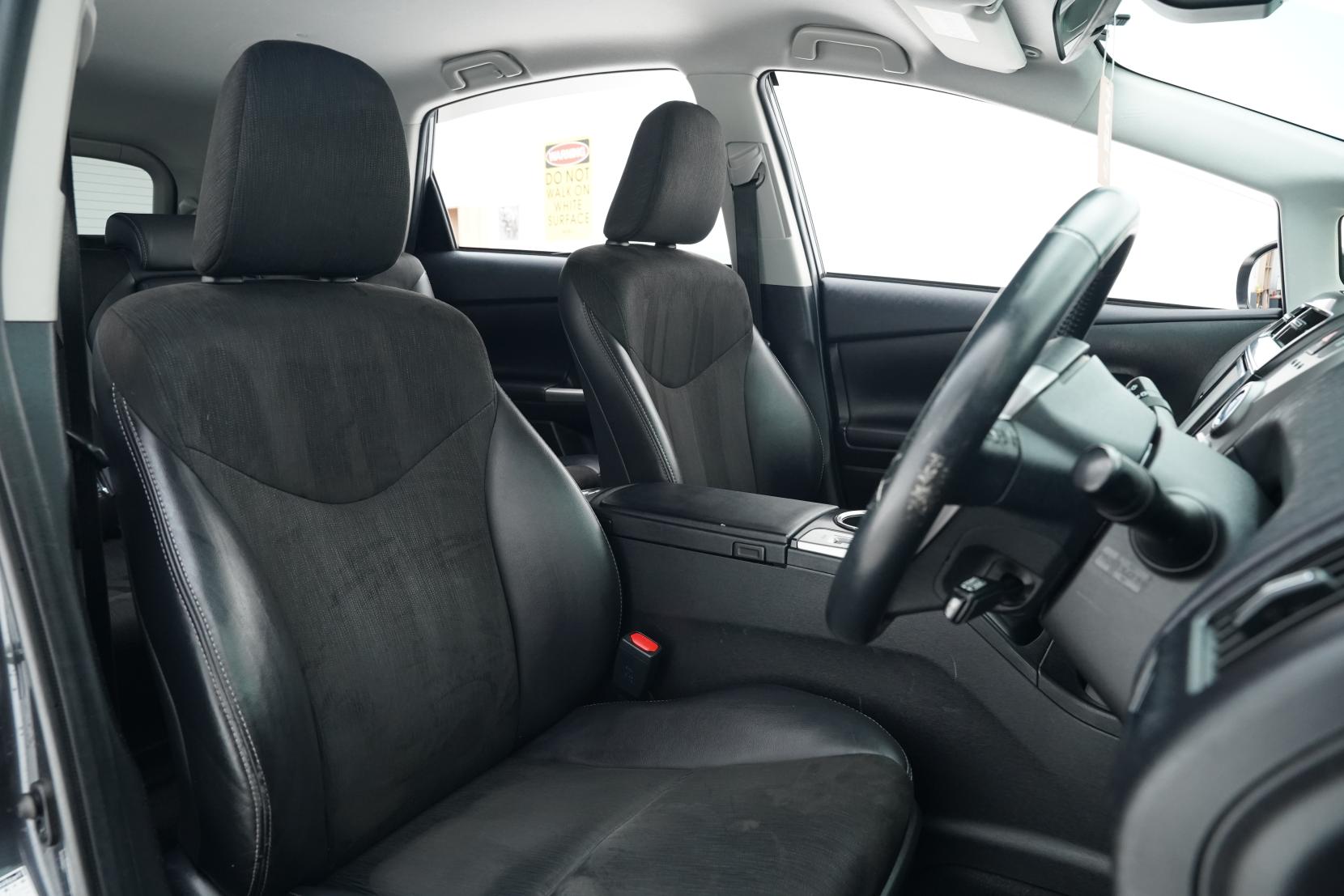 Toyota Prius Alpha G 7 Seater
